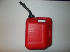 Blitz 2 gallons + 8 ozs. gas can has air vent in the spout