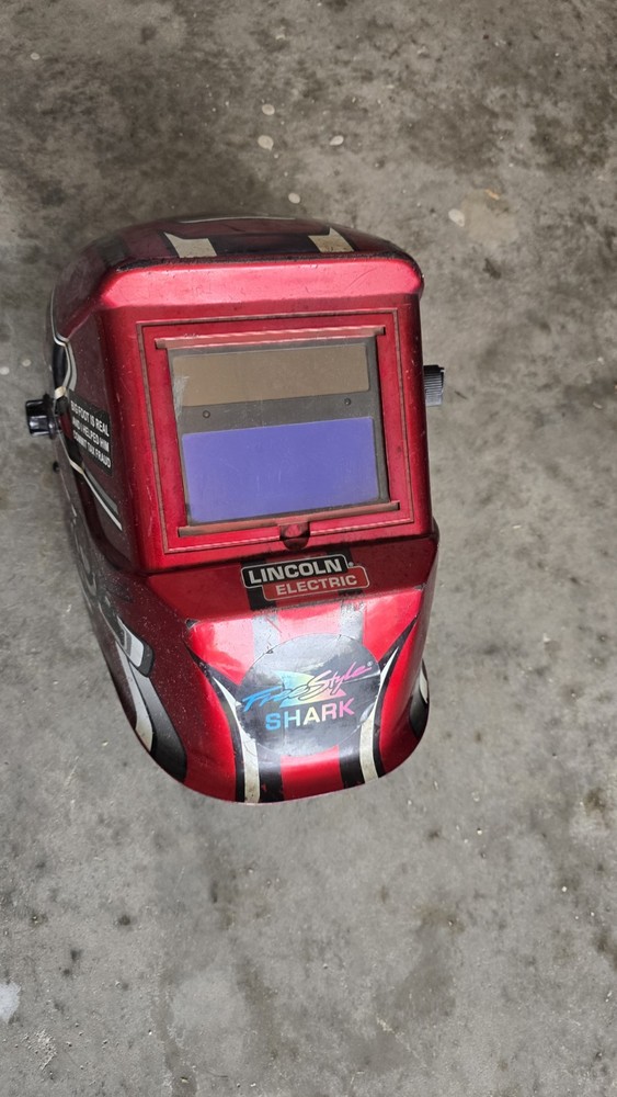 CHICAGO ELECTRIC WELDING HELMET AUTO-DARKENING, RED DESIGN MODEL # 61612