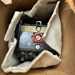 ALLEN BRADLEY 700-P400A1 Control Relay Type P 4 N.O. 110/120V AC Coil