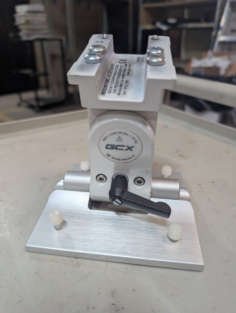 GCX WMM-0001-04 Articulating Wall Mount, max load 30 lbs/14kg, as shown in pics