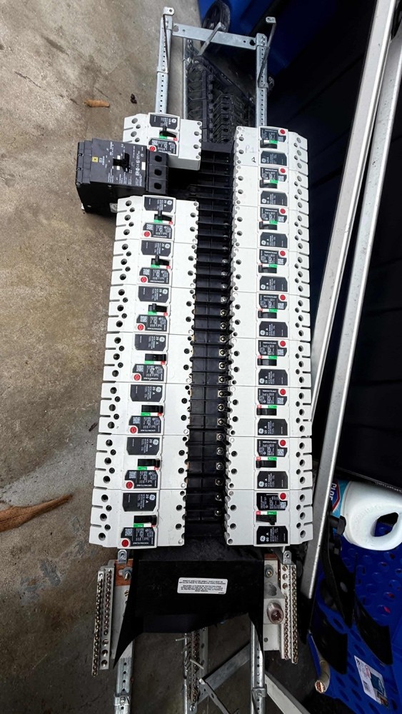 GE INDUSTRIAL A-SERIES II PANELBOARD SEE DESCRIPTION