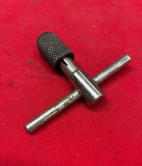 UNBRANDED T-HANDLE TAP WRENCH LENGTH: 3″ WIDTH: 2-3/8″ DIA:41/64″