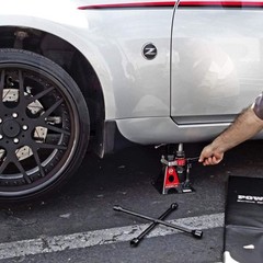 Powerbuilt 3-ton integrated jack, with a load capacity of 6000 pounds.