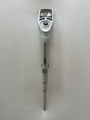 Rainin E4 XLS Pipet XLS ~ 100-1000ul LTS ~ Single Channel ~ Calibrated