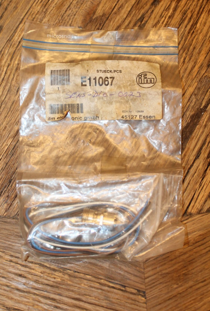 ifm efector E11067 Female receptacle; M12 4-pin; 0.5 m cable; PVC; diecast zinc;