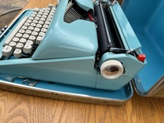 Vintage Royal Futura 600 Portable Manual Typewriter Aqua Blue W/ Carry Case