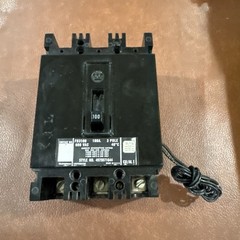 Westinghouse 3P 100A FB3100 600V 3 Pole 100 Amp 4975D71G44 Shunt Trip *Chipped*