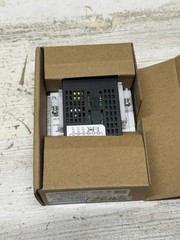 OMRON E5GC-QX1A6M-000 Temperature Controller 100-240VAC New