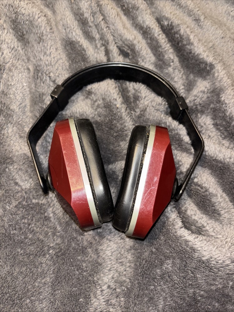 3M 330-3001 Earmuffs Model 1000 Over The Head Black / Maroon 20.0 Decibel