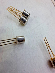 10 PCS 2N2369 National Semiconductor NPN Gold colored Transistor 40V 0.2A TO-18