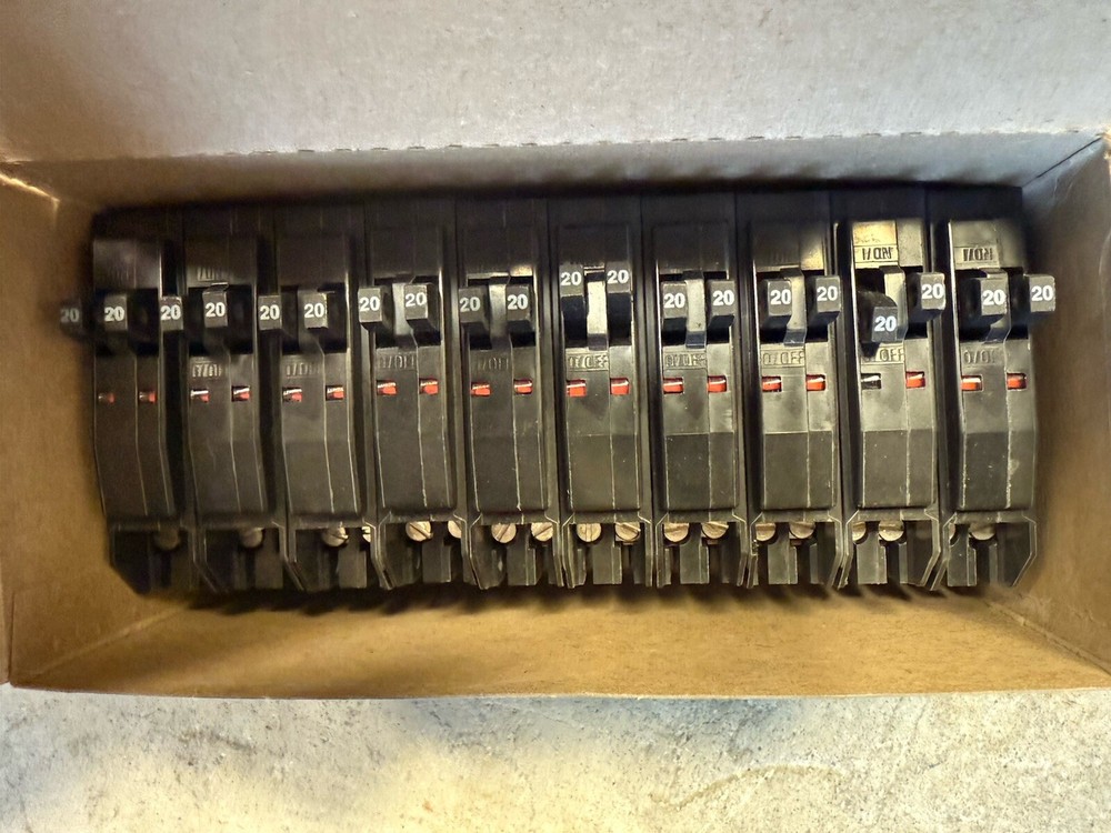 10 PCS Square D QO2020 Breakers