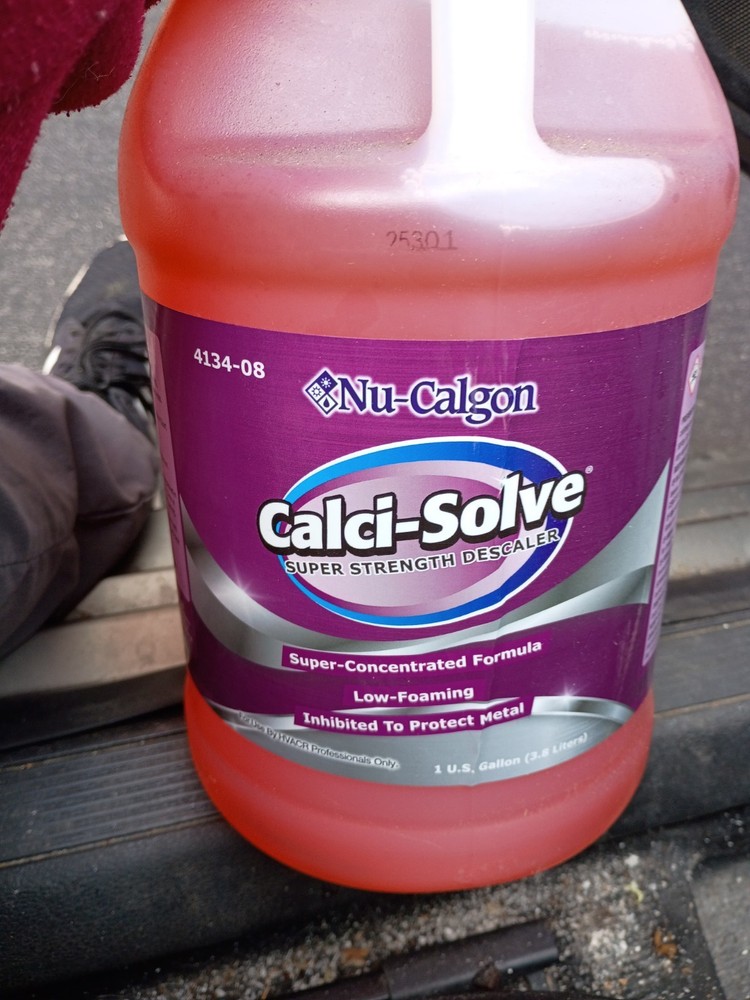 Nu-Calgon 4134-08 Calci-Solve Liquid 1 Gallon Pipe Descaler