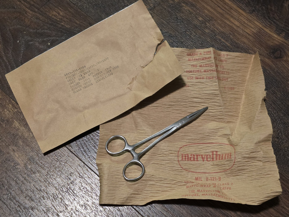 1966 Kelly Hemostatic Forceps 5½ in United Surgical Supplies NOS Vietnam War Era