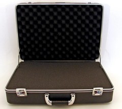 2005 – PLATT LUGGAGE – LIGHT-DUTY ABS CASE – Interior Dimensions (L x W x D): 20