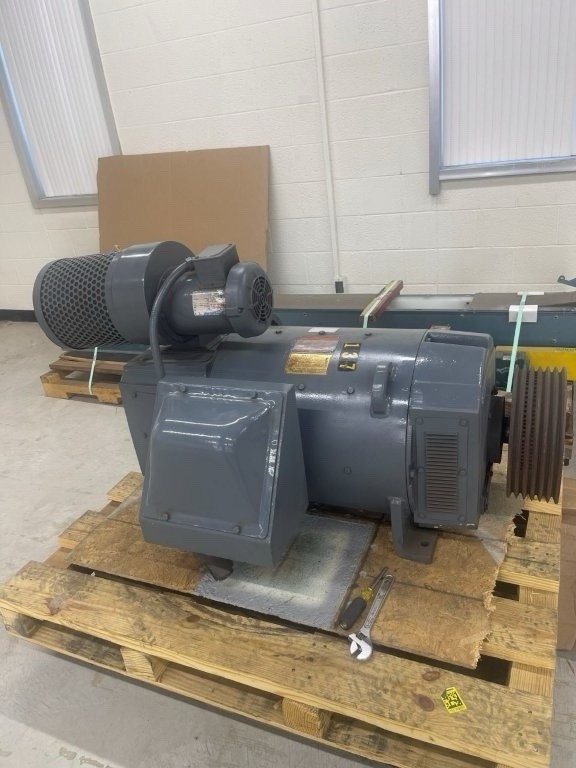 GE KINAMATIC Direct Current Motor 200 HP 500 Volts RPM 1750/2000 Type CDL409AT