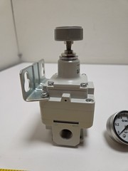 SMC IR3020-03BG Precision Air Regulator w/ Gauge & Bracket 0.01-0.8MPa