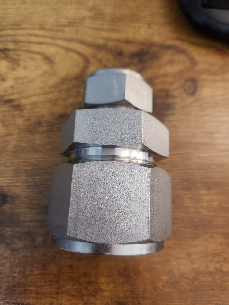 Swagelok SS-2400-6-16 Reducing Union 1-1/2in X 1in
