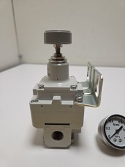 SMC IR3020-03BG Precision Air Regulator w/ Gauge & Bracket 0.01-0.8MPa
