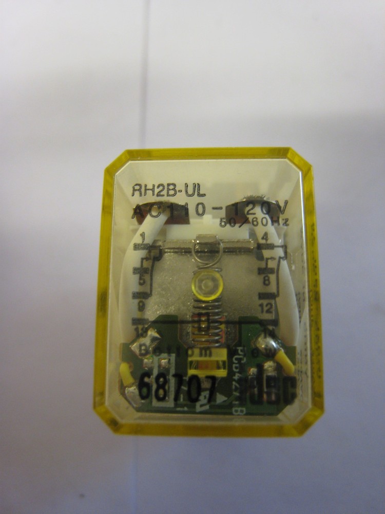 IDEC RH2B-UL AC110/120V 50/60Hz Relay 10A 8PIN